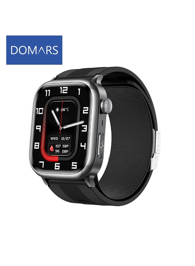 دومرز‌ ساعة Domars الذكية للنساء والرجال، ساعة ذكية بأوضاع رياضية مع شاشة لمس عالية الدقة مقاس 2.06 بوصة، مع مراقبة في الوقت الفعلي لمعدل ضربات القلب، والأكسجين في الدم، ودرجة حرارة الجسم، وضغط الدم، ونوعية النوم، ومستويات التوتر. ساعة لياقة بدنية مزودة بتقنية Bluetooth للتحكم في المكالمات والموسيقى لأجهزة iPhone/Android (لون أسود) - Image 1